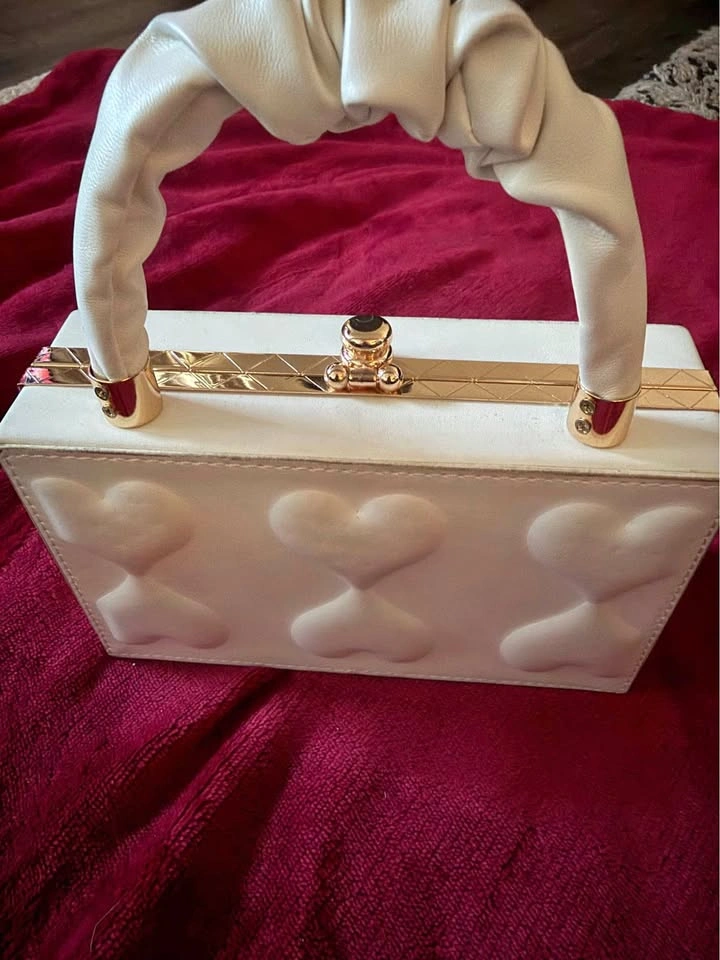White Elegant Clutch – Beautiful