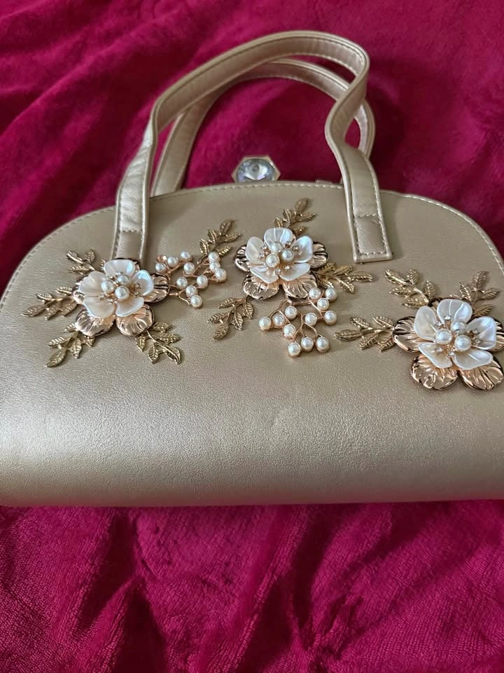Golden Purse – Nice Style
