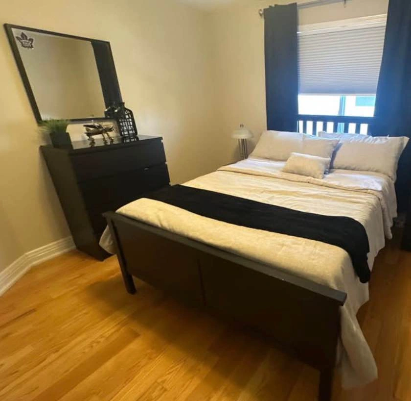 IKEA Hemnes Queen Bedroom Set + MALM Dresser & Mirror - photo 4
