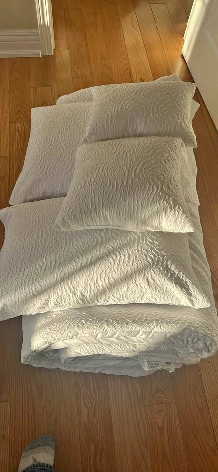 DKNY Queen Comforter Set – White Textured Design