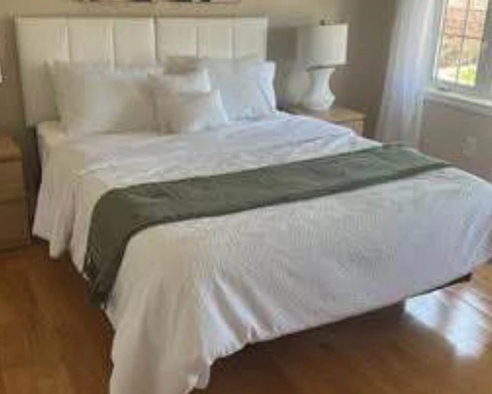 DKNY Queen Comforter Set – White Textured Design - photo 2