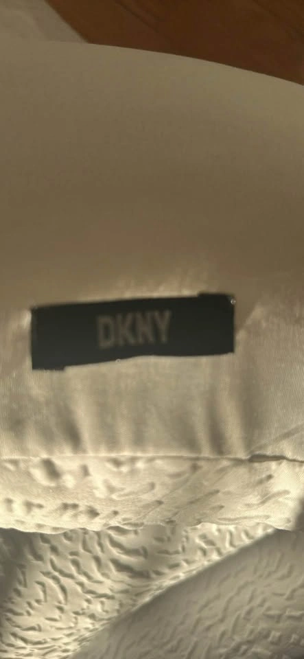 DKNY Queen Comforter Set – White Textured Design - photo 3