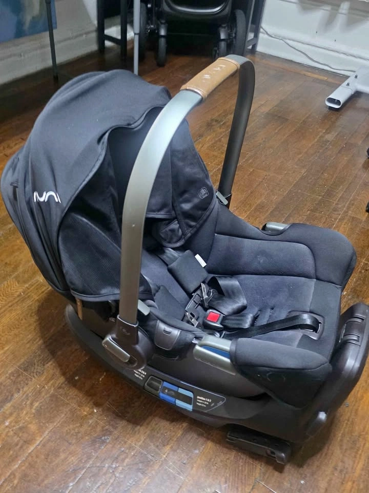 Nuna Pipa Infant Car Seat with Base