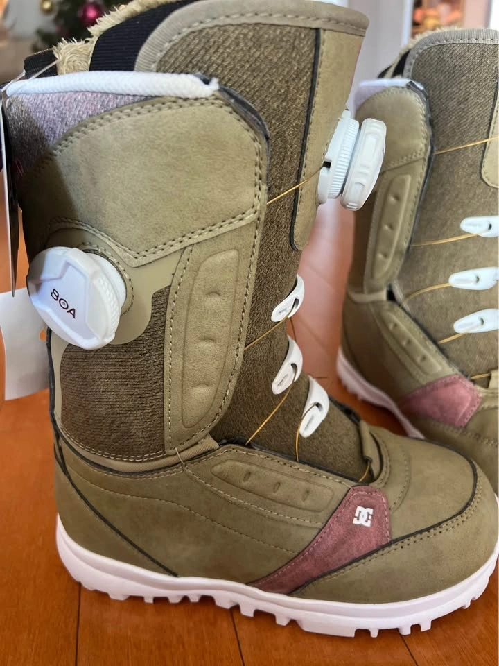 DC Women’s Snowboard boots Sz 5 - NEW - photo 2
