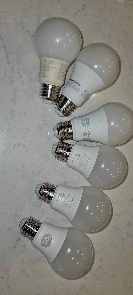 Soft white bulbs - 6 Pcs