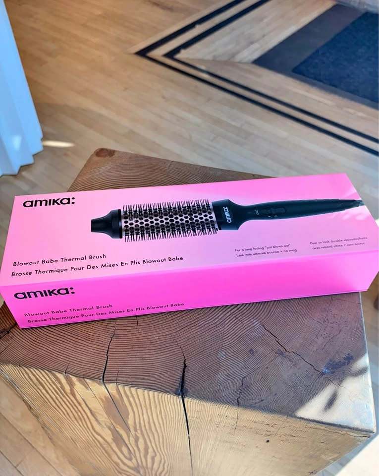 New in box Amika Blowout Babe Thermal Brush