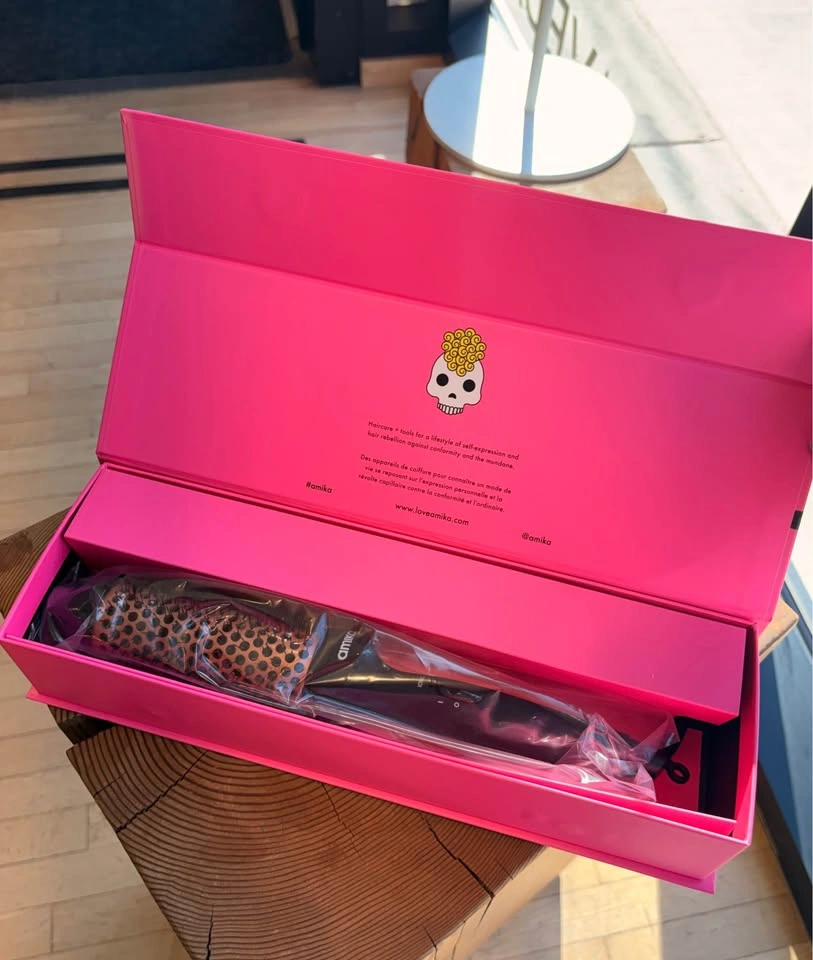 New in box Amika Blowout Babe Thermal Brush - photo 5