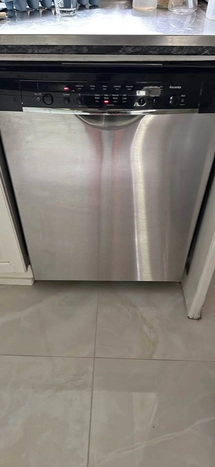Bosch Ascenta Stainless Steel Dishwasher – Works Perfectly