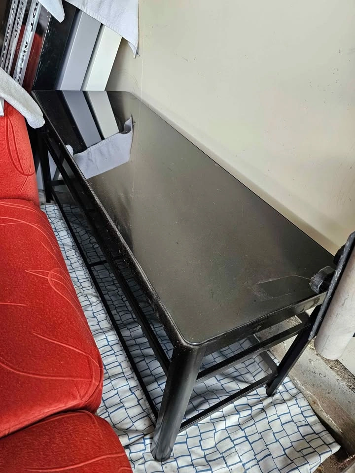 TV stand - metal and glass - photo 2