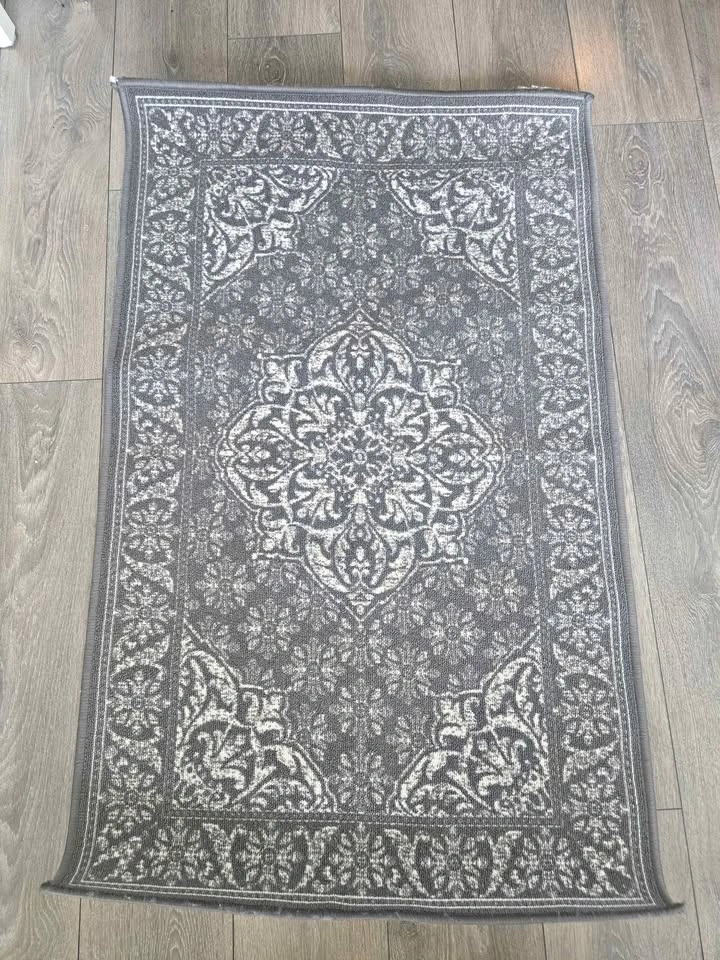Rug white and gray