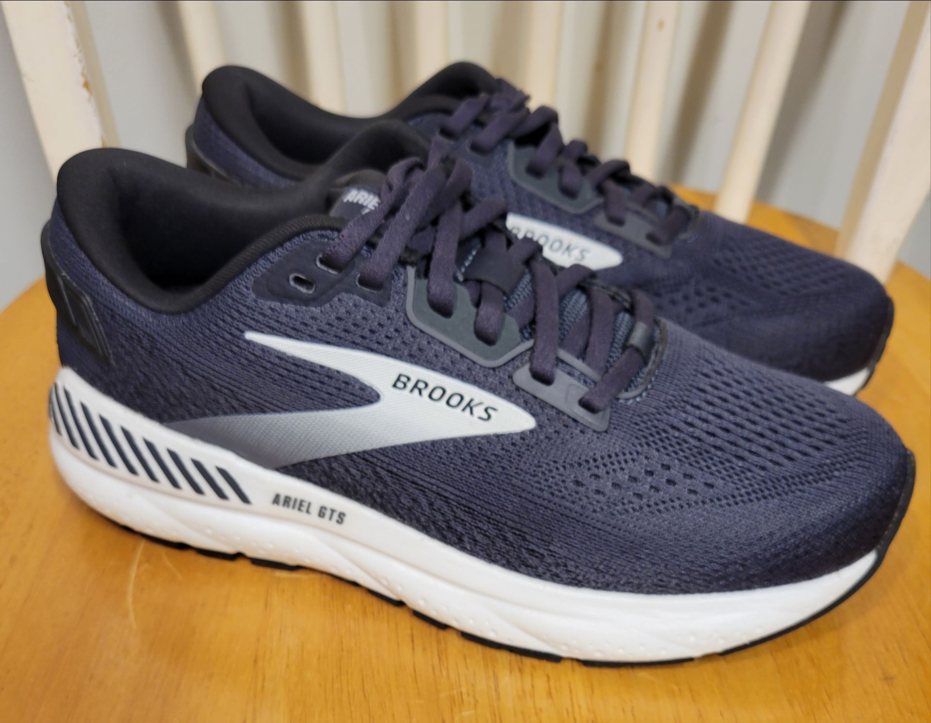 Brooks Ariel GTS 24 Women's Black Shoes Sneakers Size 8 W