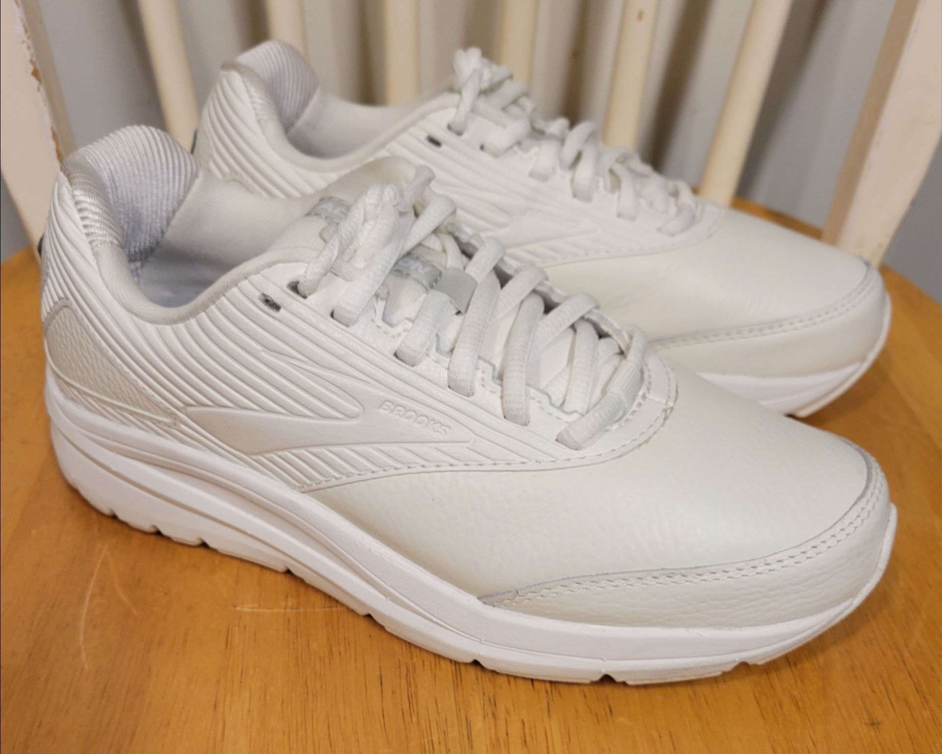 Brooks Addiction Walker 2 Women's White Shoes Sneakers Size 7.5