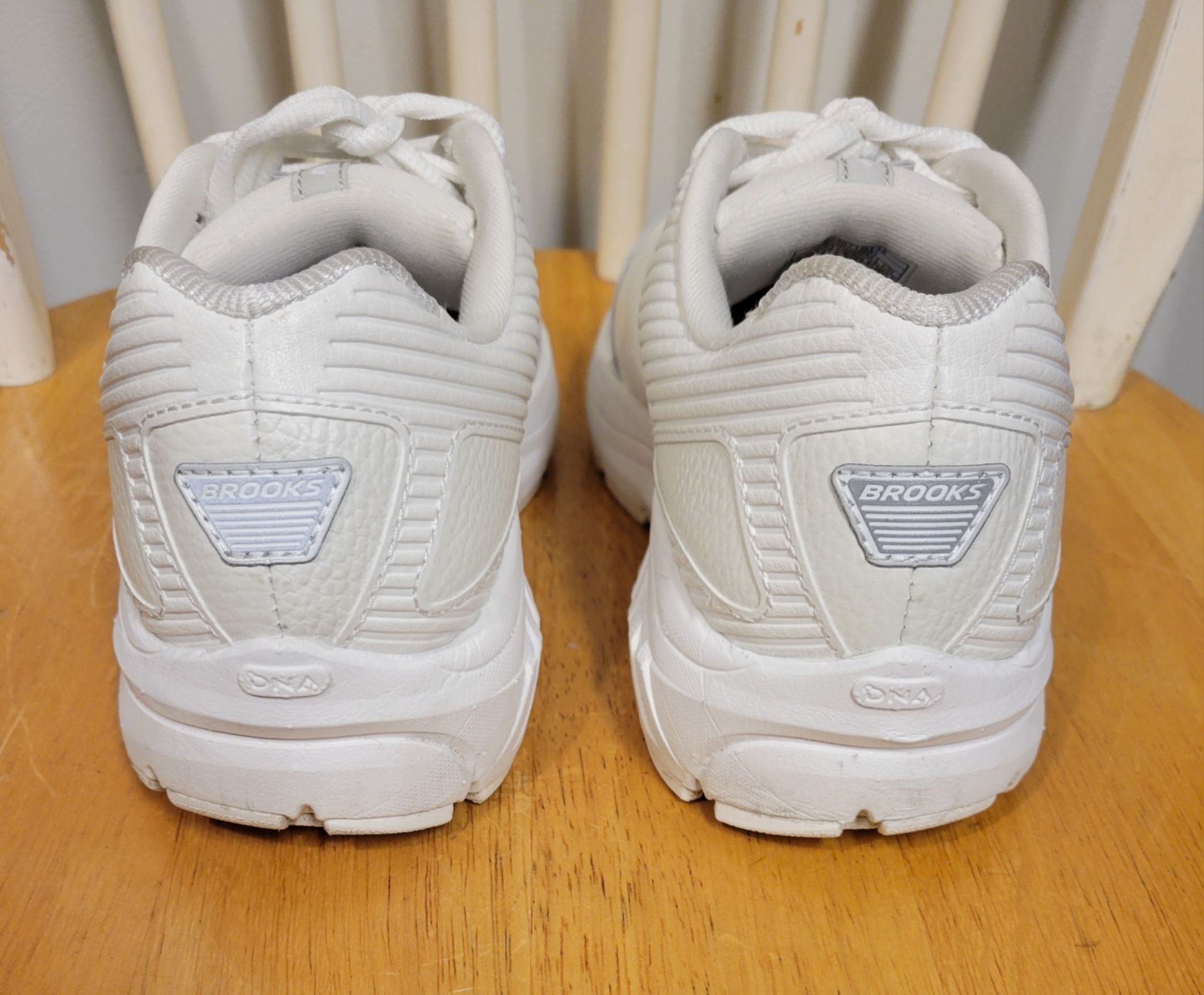 Brooks Addiction Walker 2 Women's White Shoes Sneakers Size 7.5 - photo 4