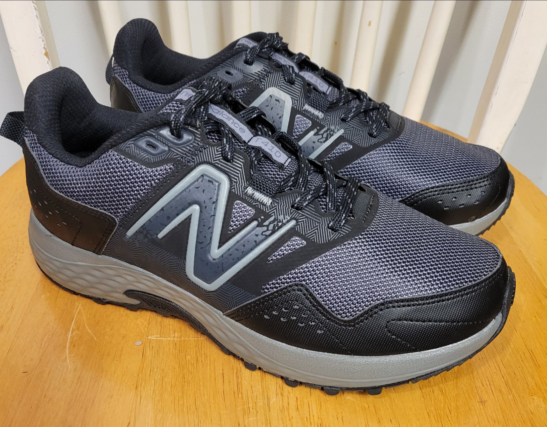 New Balance 410v8 Trail Running Shoes Black Grey Mens 9 4E