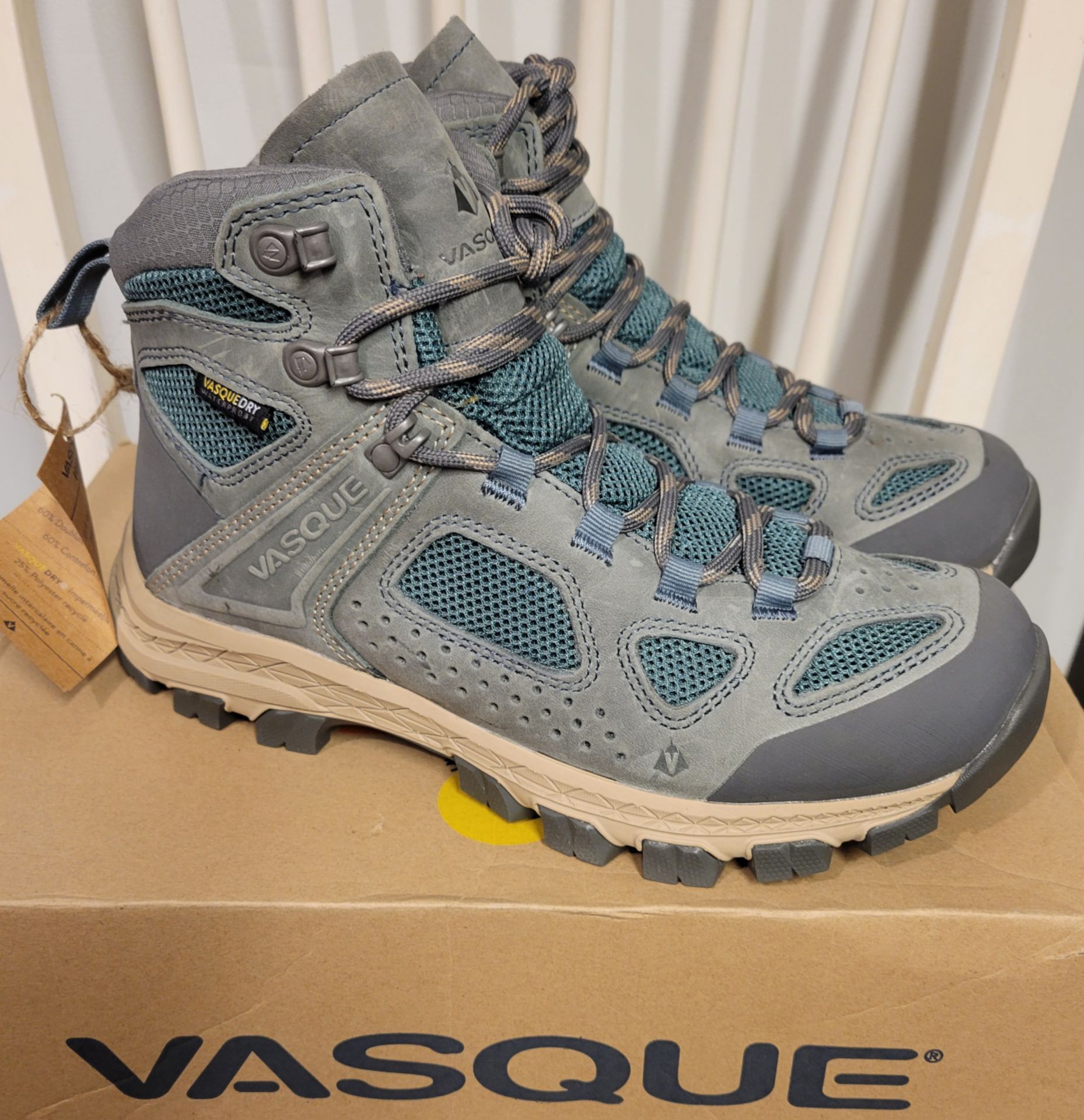 Vasque 7553 Breeze Women's Waterproof Hiking Boots Size 8 NEW