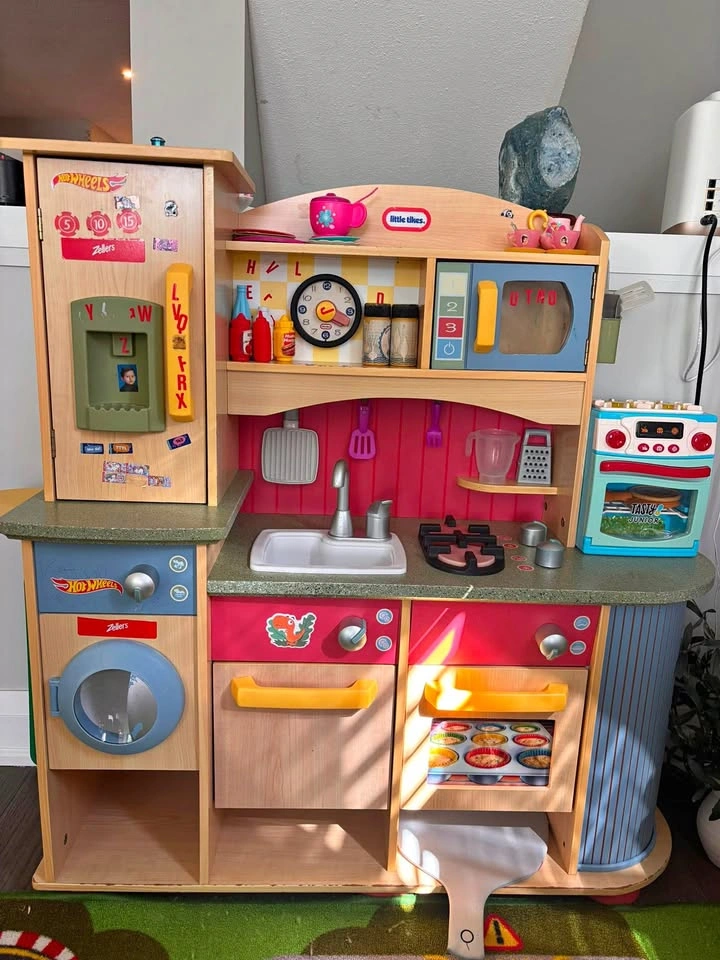 Little tikes kitchen play