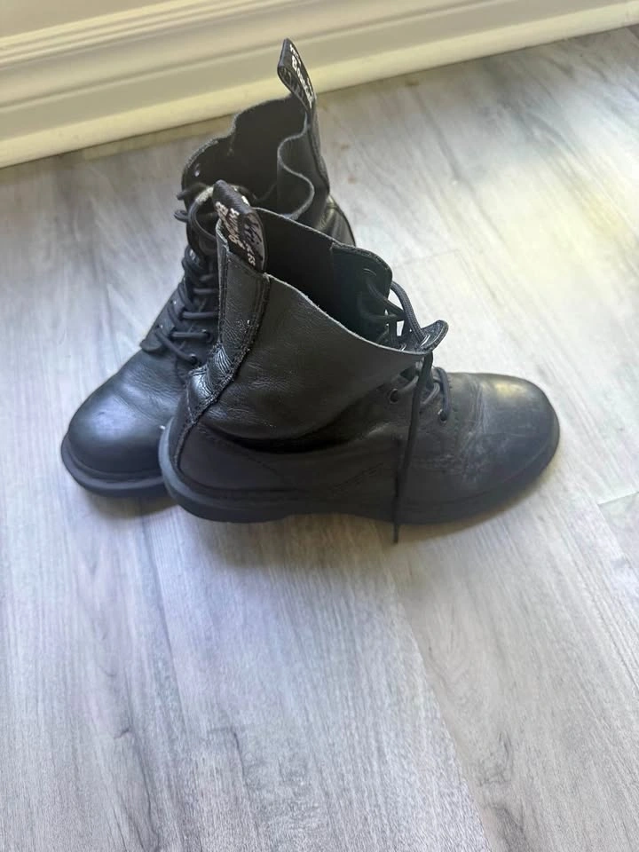 Women’s Black Dr. Martens – Soft Leather, Great Condition