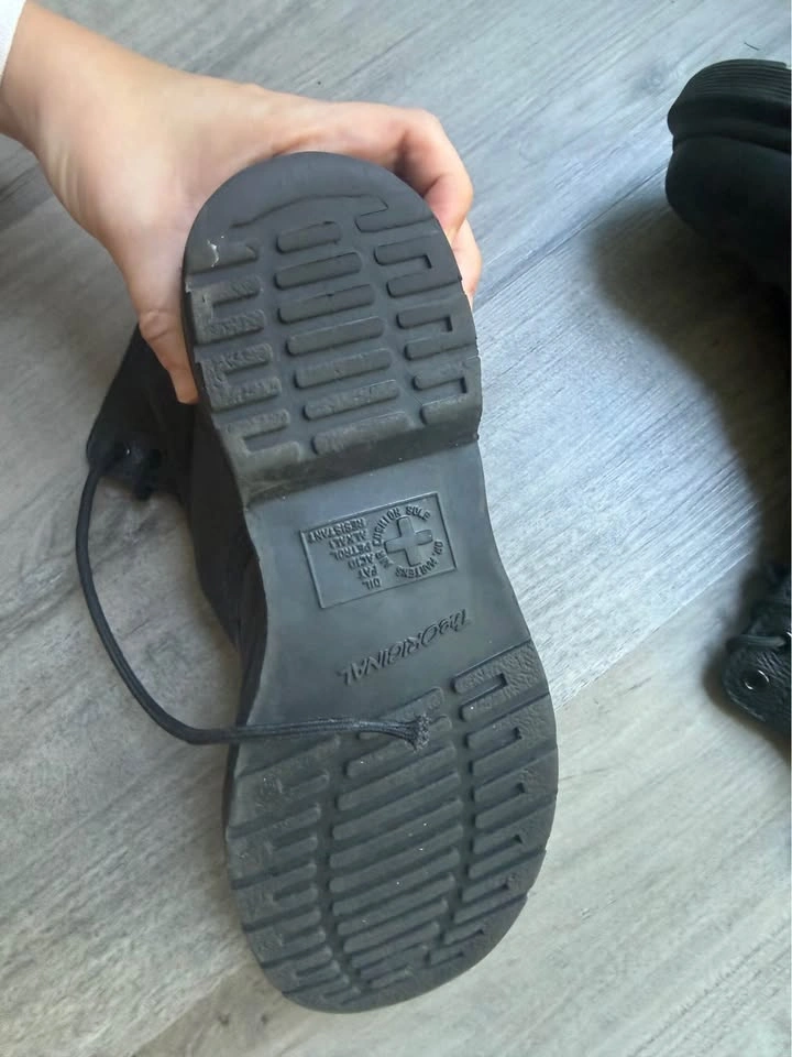 Women’s Black Dr. Martens – Soft Leather, Great Condition - photo 3