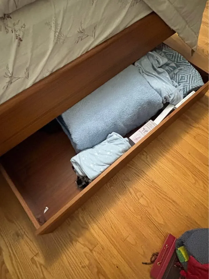 Teakwood California King Size Bed image indicator(4)