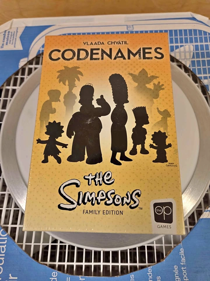 Codenames The Simpsons Family Edition board game