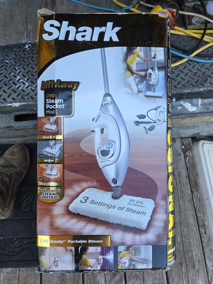 Shark Lift-Away Pro Steam Pocket Mop - photo 2