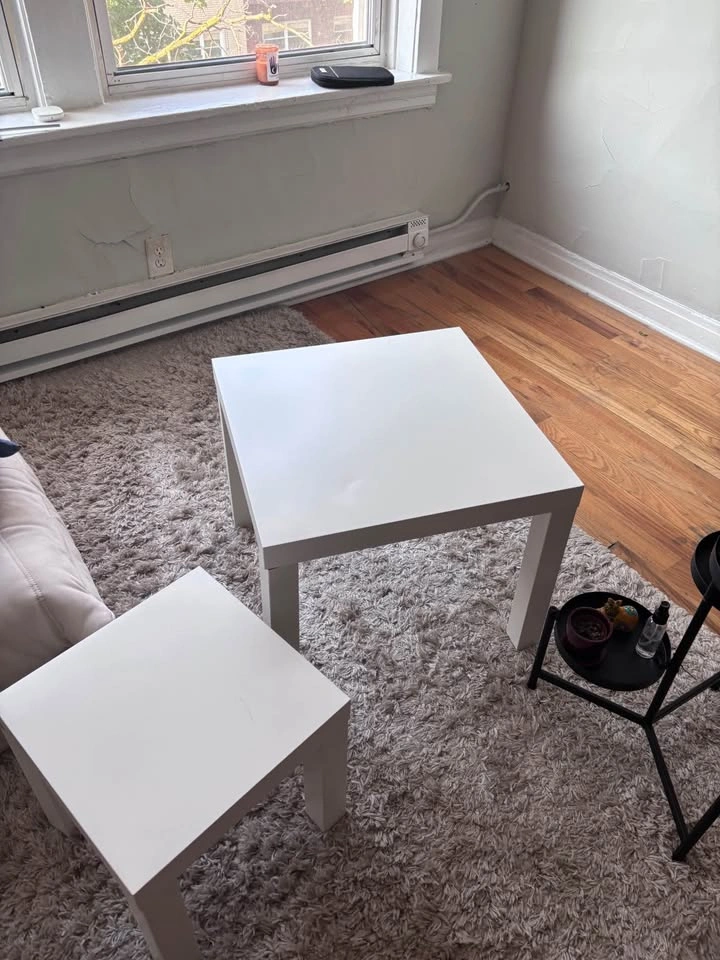 Set of two ikea white tables - photo 2