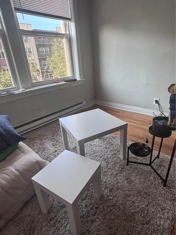 Set of two ikea white tables - photo 3