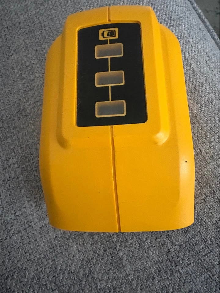 DEWALT 12V/20V MAX USB Power Source (Model: DCB090) - photo 2