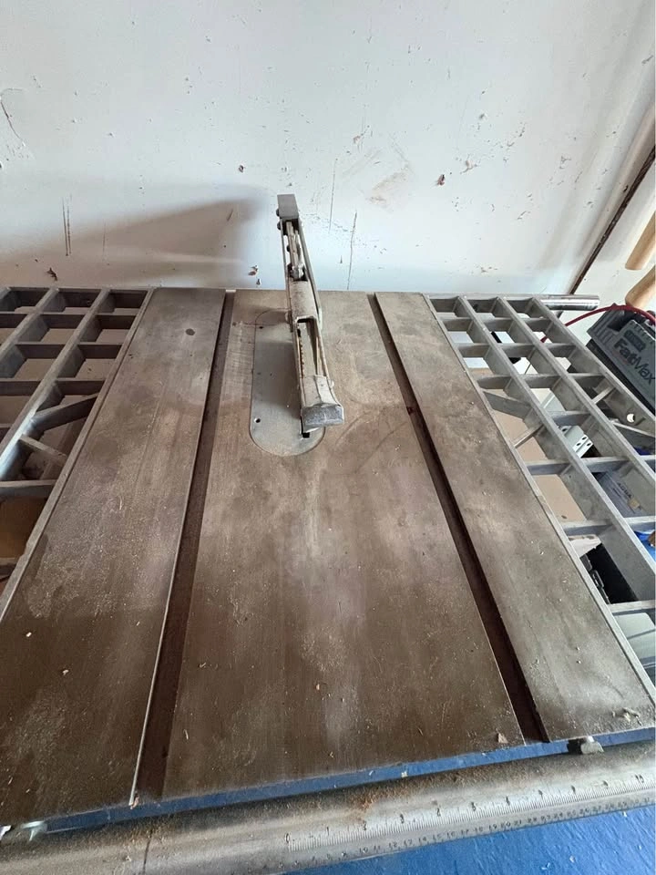 Rockwell Delta 10" Unisaw Cabinet Table Saw (3-Phase) - photo 2