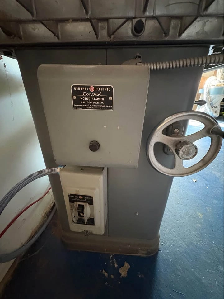 Rockwell Delta 10" Unisaw Cabinet Table Saw (3-Phase) - photo 3