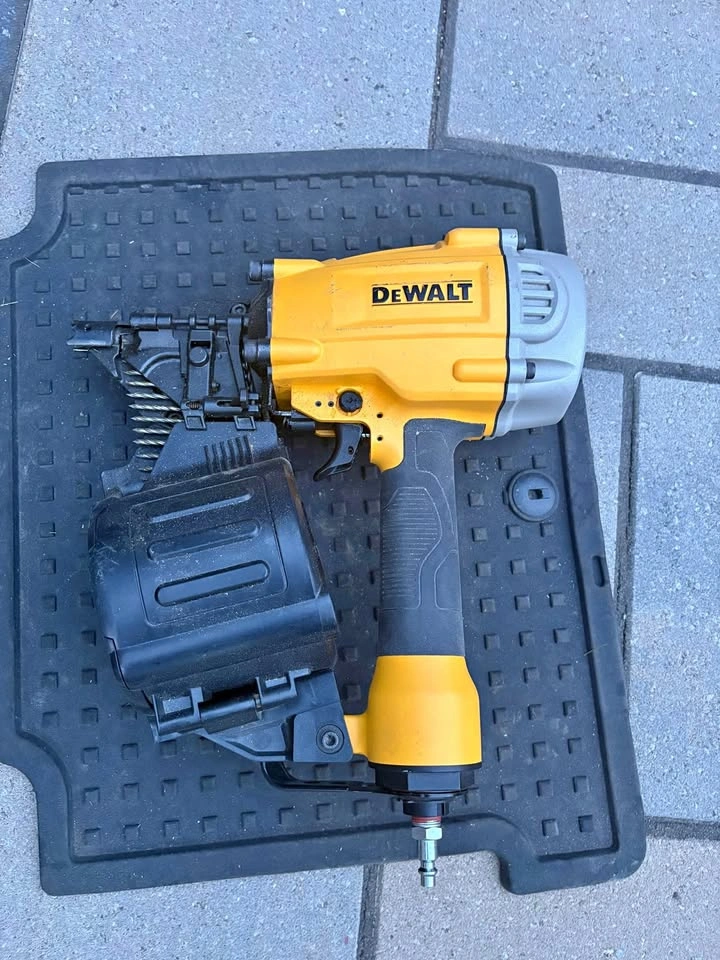 DEWALT DWF83C 15° Pneumatic Coil Framing Nailer