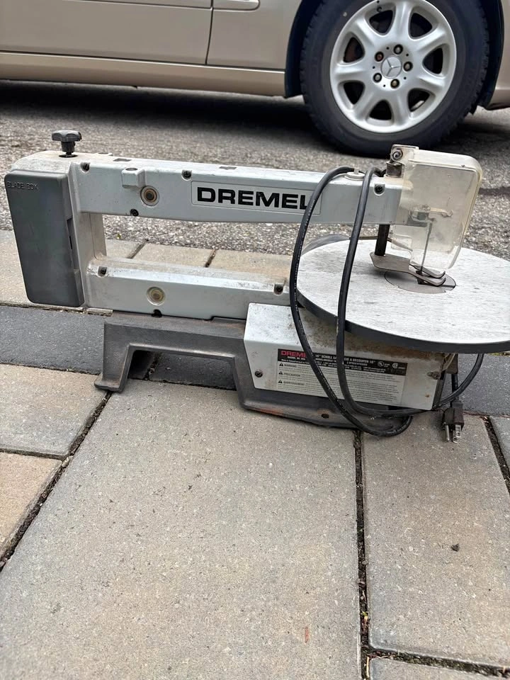 Dremel 16-inch scroll saw