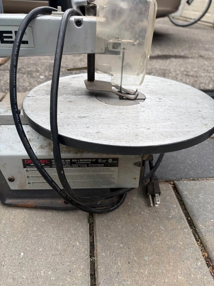 Dremel 16-inch scroll saw - photo 2