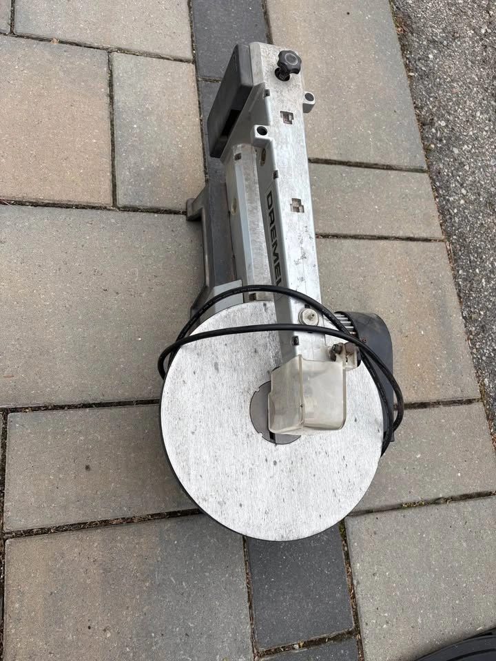 Dremel 16-inch scroll saw - photo 3