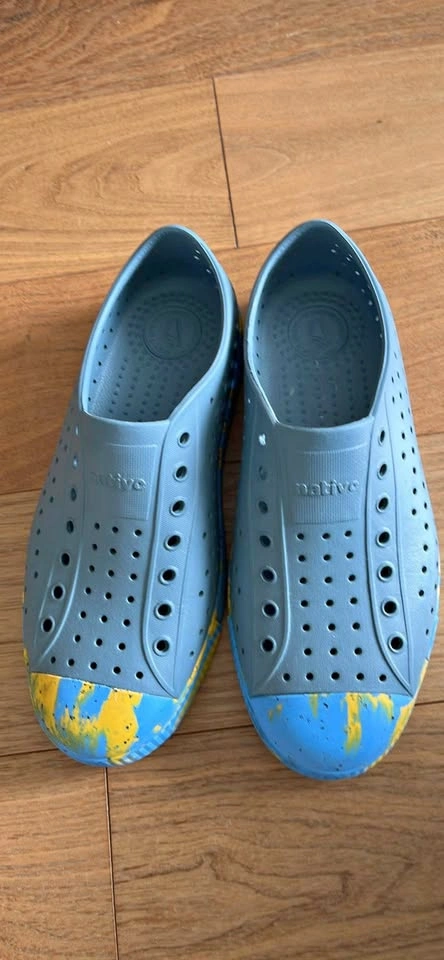 Native Jefferson J4 blue yellow splatter shoes
