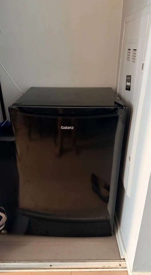 Compact upright mini freezer - photo 2