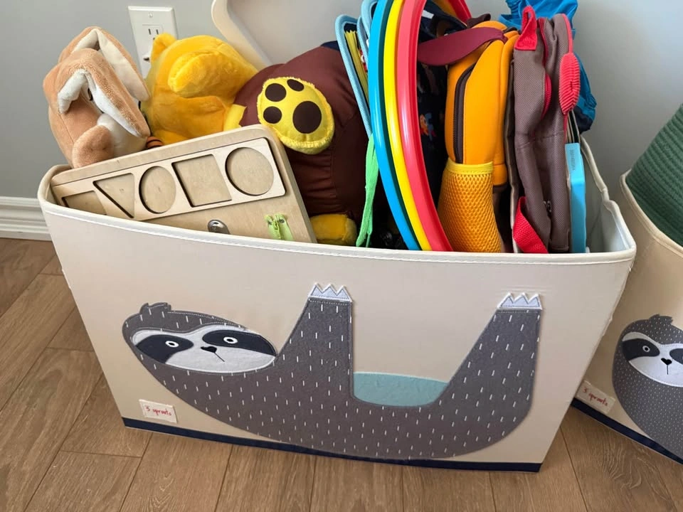 3 Sprouts Sloth Toy Chest with Assorted Children's Toys - photo 2