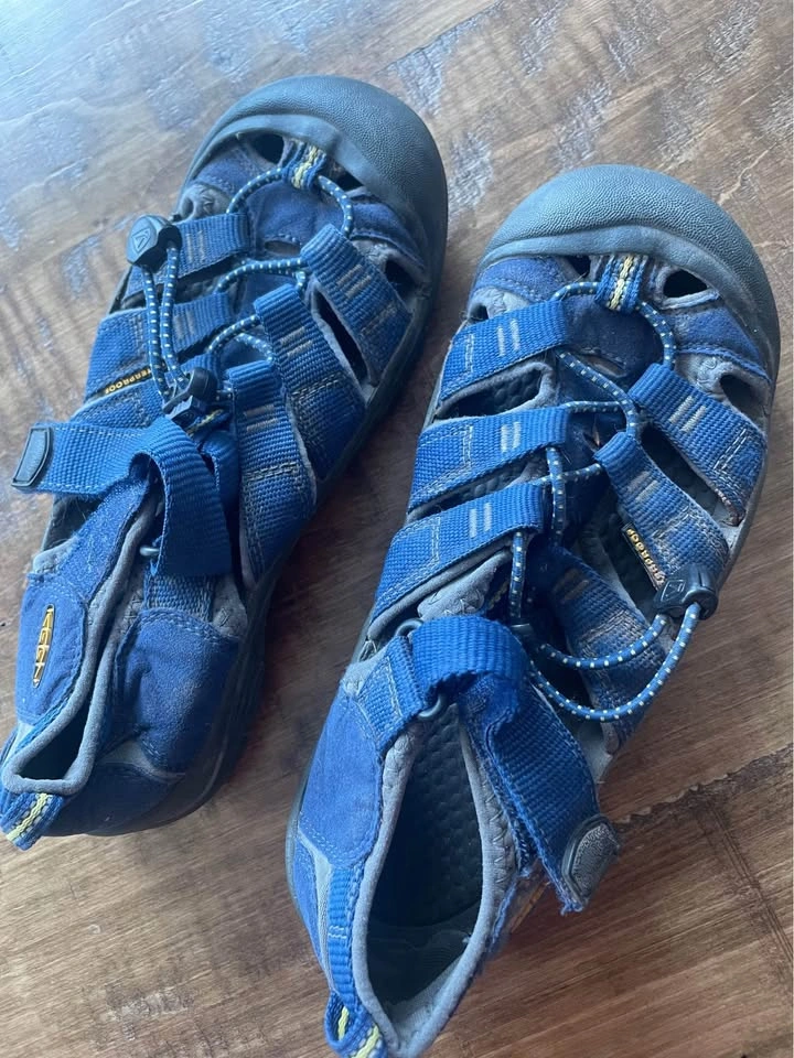 Youth sizes 2, 4, 5 - $20/pair keen outdoor sandals - photo 2