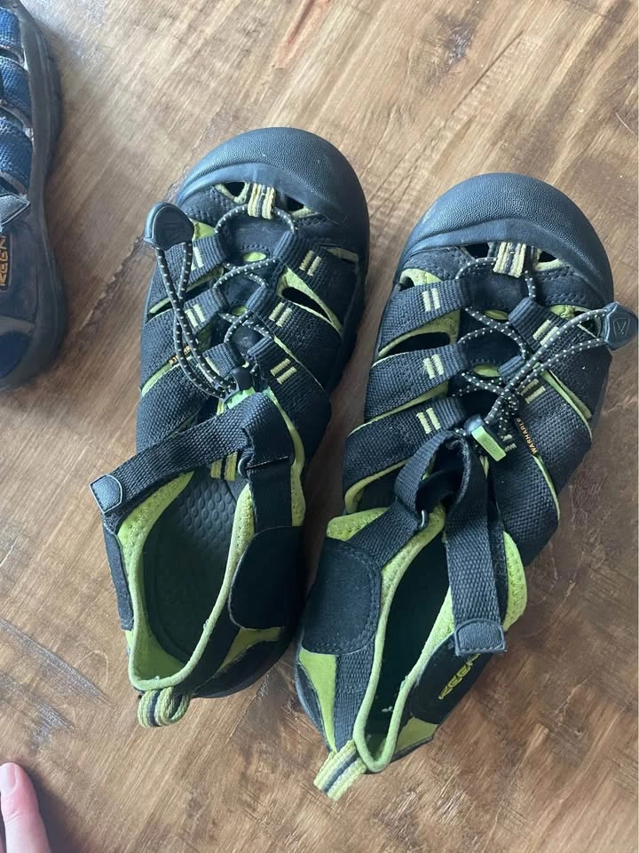 Youth sizes 2, 4, 5 - $20/pair keen outdoor sandals - photo 4