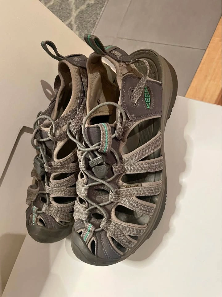 Keen Women's 9 outdoor Sandal