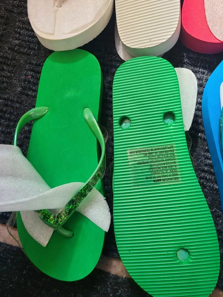 4 Pairs of Colorful Flip Flops Size M(7/8) - photo 2