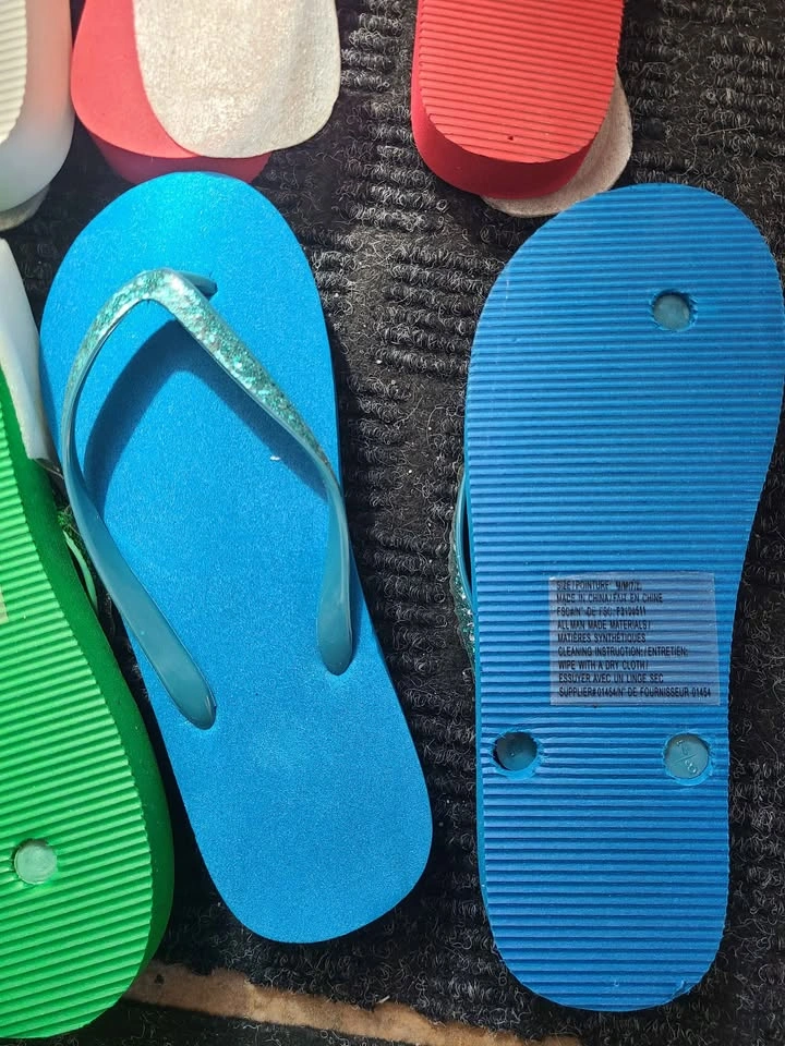 4 Pairs of Colorful Flip Flops Size M(7/8) - photo 3