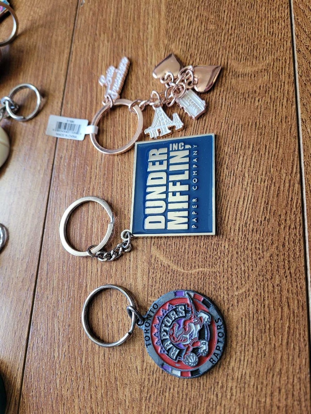 20+ Keychains! - photo 2