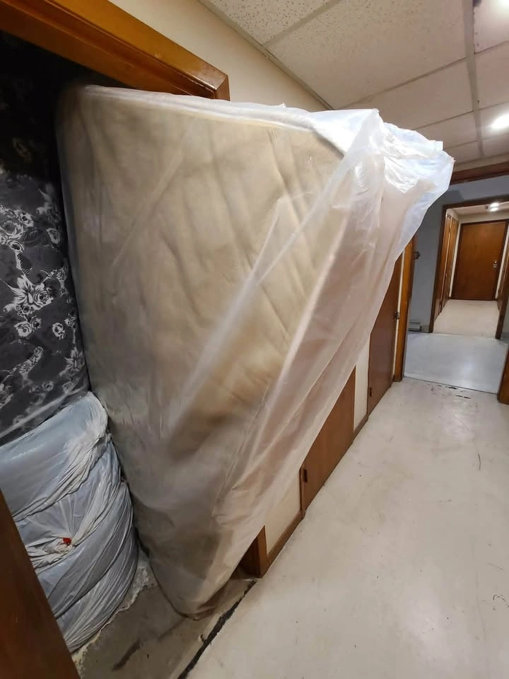 MOVING OUT CLEARANCE: Furniture, Sofas, Dining Table, Mattresses - photo 2
