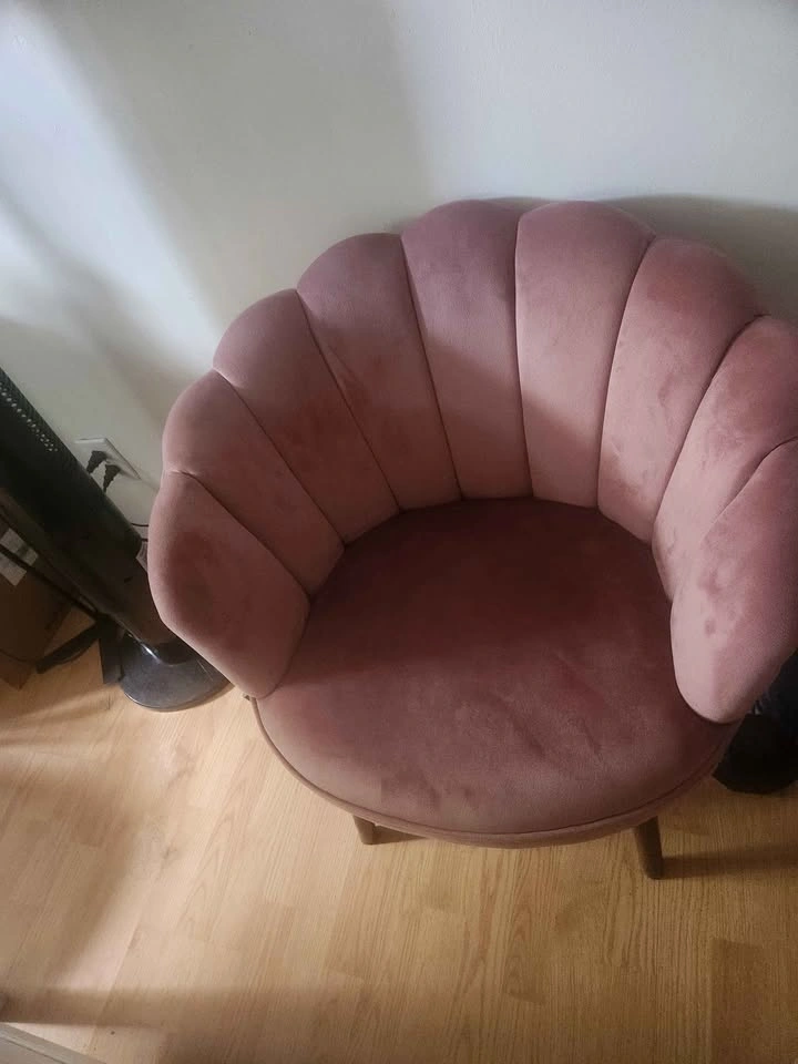 Pink Velvet Scallop Accent Chair - photo 2