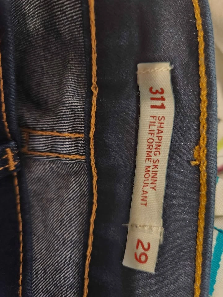 BNWOT Levi's 311 Shaping Skinny Jeans - photo 3