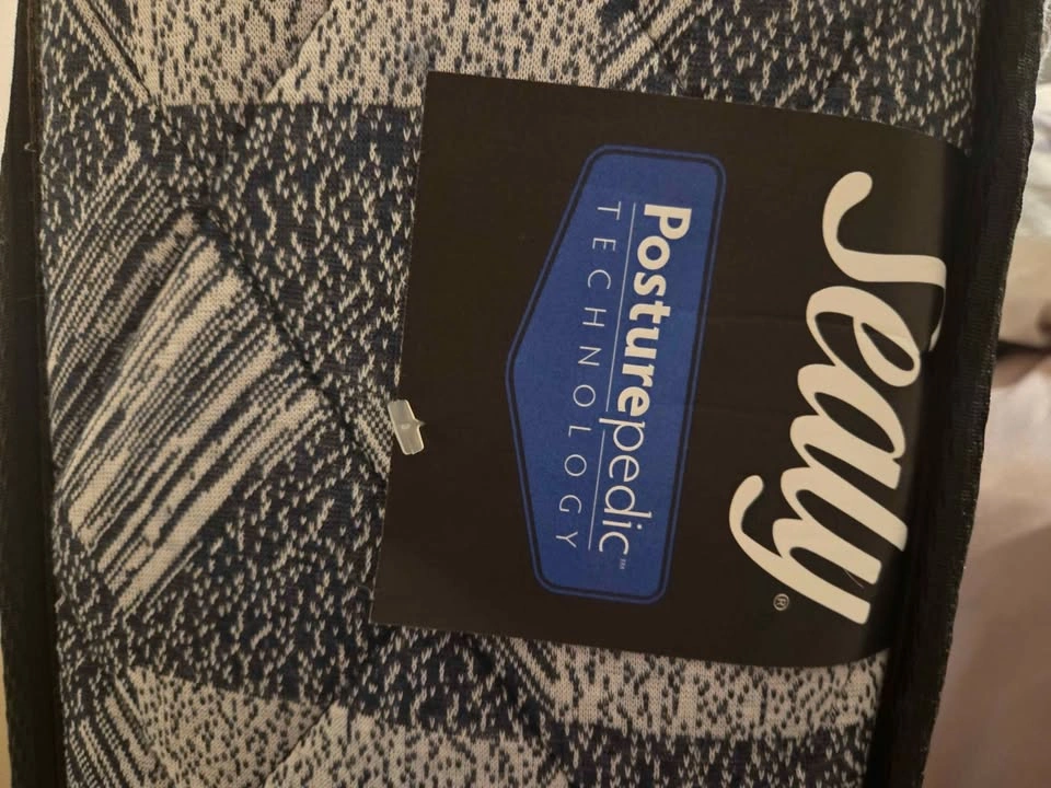 Like New Sealy Posturepedic Twin Mattress + Free Protector - photo 2