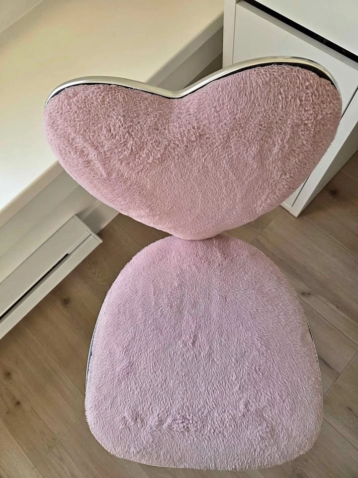 Super cute pink faux fur task chair