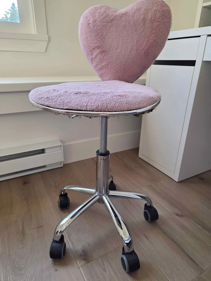 Super cute pink faux fur task chair - photo 2