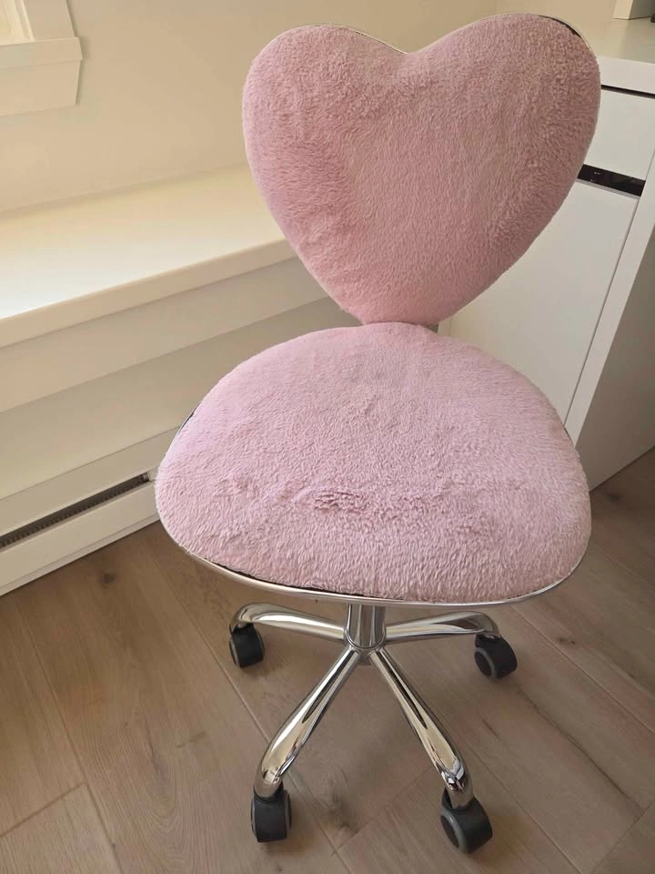 Super cute pink faux fur task chair - photo 3